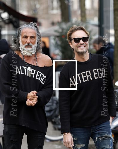 Amsterdam 20 januari 2024
Bas Smit en Zeus met Alter Ego truien op de cornelis schuytstraat