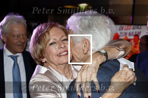 Breukelen 12 februari 2024
Ria Valk viert haar 65 jarig artiesten jubileum en krijgt een koninklijk onderscheiding van de burgemeester van de Ronde Venen. Ben Cramer