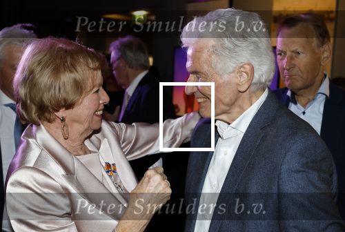 Breukelen 12 februari 2024
Ria Valk viert haar 65 jarig artiesten jubileum en krijgt een koninklijk onderscheiding van de burgemeester van de Ronde Venen. Ben Cramer
