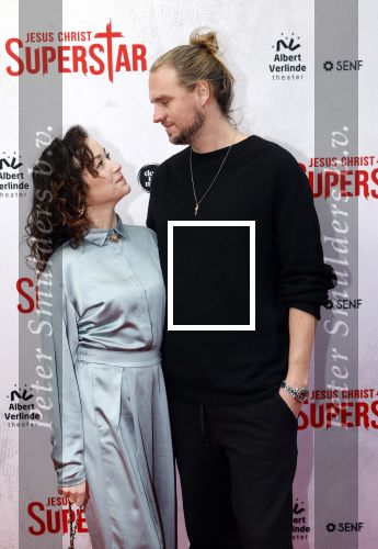 Amsterdam 21 januari 2024
Premiere Jesus Christ Superstar in het DeLaMar theater. Birgit Schuurman met vriend