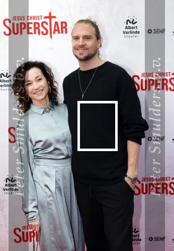 Amsterdam 21 januari 2024
Premiere Jesus Christ Superstar in het DeLaMar theater. Birgit Schuurman met vriend