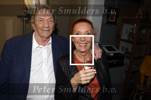 Breukelen 12 februari 2024
Ria Valk viert haar 65 jarig artiesten jubileum en krijgt een koninklijk onderscheiding van de burgemeester van de Ronde Venen. Carry tefsen met ex partner van Ria Valk