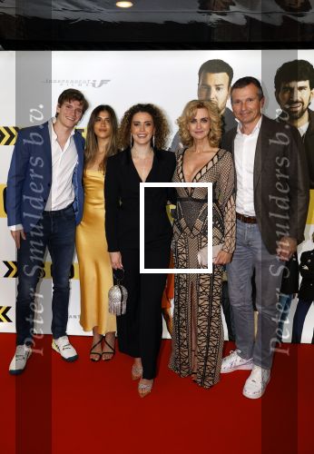 Amsterdam 29 januari 2024
Premiere Scotoe in Tuschinski met oa in de cast Sinan Eroglu Mohammed Chara Rose Bertram Said Boumazoughe Melisa Asli Pamuk Ferdi Stofmeel Daphne Deckers Emma Deckers en Oscar Aerts. Daphne Deckers Richard Krajicek Emma Deckers en Alec Deckers met vriendin.