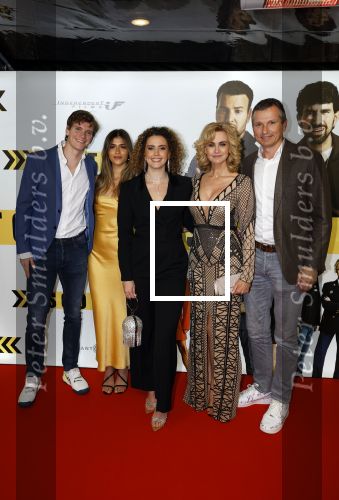 Amsterdam 29 januari 2024
Premiere Scotoe in Tuschinski met oa in de cast Sinan Eroglu Mohammed Chara Rose Bertram Said Boumazoughe Melisa Asli Pamuk Ferdi Stofmeel Daphne Deckers Emma Deckers en Oscar Aerts. Daphne Deckers Richard Krajicek Emma Deckers en Alec Deckers met vriendin.
