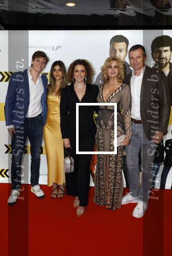Amsterdam 29 januari 2024
Premiere Scotoe in Tuschinski met oa in de cast Sinan Eroglu Mohammed Chara Rose Bertram Said Boumazoughe Melisa Asli Pamuk Ferdi Stofmeel Daphne Deckers Emma Deckers en Oscar Aerts. Daphne Deckers Richard Krajicek Emma Deckers en Alec Deckers met vriendin.