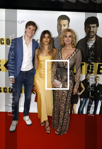 Amsterdam 29 januari 2024
Premiere Scotoe in Tuschinski met oa in de cast Sinan Eroglu Mohammed Chara Rose Bertram Said Boumazoughe Melisa Asli Pamuk Ferdi Stofmeel Daphne Deckers Emma Deckers en Oscar Aerts. Daphne Deckers met Alec Deckers en vriendin