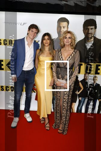 Amsterdam 29 januari 2024
Premiere Scotoe in Tuschinski met oa in de cast Sinan Eroglu Mohammed Chara Rose Bertram Said Boumazoughe Melisa Asli Pamuk Ferdi Stofmeel Daphne Deckers Emma Deckers en Oscar Aerts. Daphne Deckers met Alec Deckers en vriendin