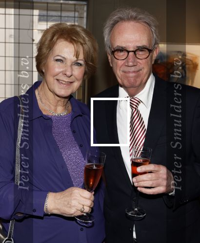 Breukelen 12 februari 2024
Ria Valk viert haar 65 jarig artiesten jubileum en krijgt een koninklijk onderscheiding van de burgemeester van de Ronde Venen. Edvard Niessing met partner
