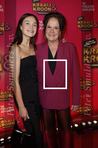 Amstelveen 29 januari 2024
Premiere Kraaij en Kroon van Soy Kroon en Johnny Kraaijkamp in schouwburg in Amstelveen. Holly Brood met moeder Xandra en schoonmoeder