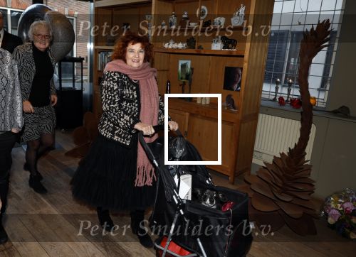 Breukelen 12 februari 2024
Ria Valk viert haar 65 jarig artiesten jubileum en krijgt een koninklijk onderscheiding van de burgemeester van de Ronde Venen. Imca Marina kwam met haar hondje