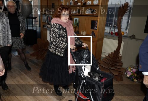 Breukelen 12 februari 2024
Ria Valk viert haar 65 jarig artiesten jubileum en krijgt een koninklijk onderscheiding van de burgemeester van de Ronde Venen. Imca Marina kwam met haar hondje