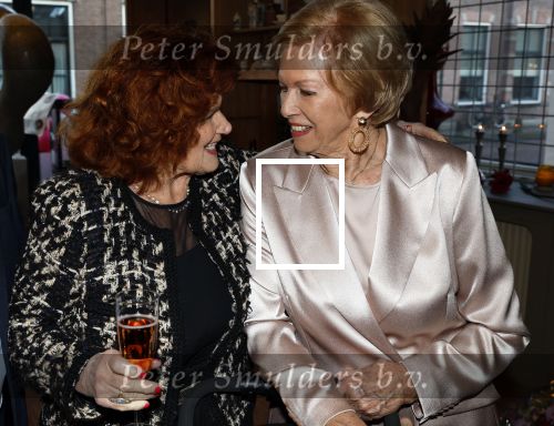 Breukelen 12 februari 2024
Ria Valk viert haar 65 jarig artiesten jubileum en krijgt een koninklijk onderscheiding van de burgemeester van de Ronde Venen. Imca Marina kwam met haar hondje