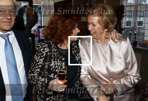 Breukelen 12 februari 2024
Ria Valk viert haar 65 jarig artiesten jubileum en krijgt een koninklijk onderscheiding van de burgemeester van de Ronde Venen. Imca Marina kwam met haar hondje