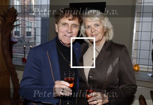 Breukelen 12 februari 2024
Ria Valk viert haar 65 jarig artiesten jubileum en krijgt een koninklijk onderscheiding van de burgemeester van de Ronde Venen. Jacques Herb met partner