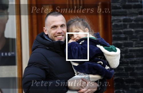Amsterdam 27 januari 2024
Johnny Heitinga samen met zijn dochter op straat in Amsterdam zuid.