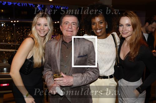 Amstelveen 29 januari 2024
Premiere Kraaij en Kroon van Soy Kroon en Johnny Kraaijkamp in schouwburg in Amstelveen. Johnny Kraaijkamp met Noa Jacobus Jasmine Sendar en Bertire Wierenga