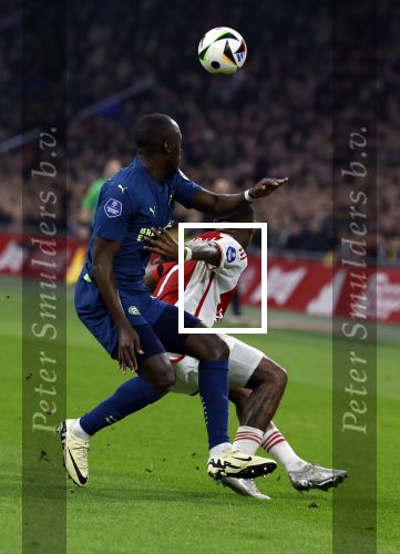 Amsterdam, 3 Februari 2024 AJAX-PSV, eindstand 1-1
Kompetitie Seizoen 2023-2024
Jordan Teze met Steven Bergwijn