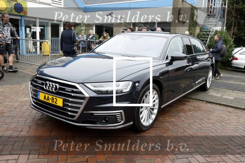 Sassenheim 15 februari 2024
Koningin Maxima bij JoJo in Sassenheim. Maxima haar nieuwe verlengde Audi A8 Htbrid