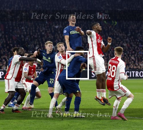 Amsterdam, 3 Februari 2024 AJAX-PSV, eindstand 1-1
Kompetitie Seizoen 2023-2024
Luuk de Jong met Kenneth Taylor en Jorrel Hato