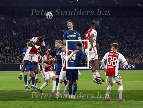Amsterdam, 3 Februari 2024 AJAX-PSV, eindstand 1-1
Kompetitie Seizoen 2023-2024
Luuk de Jong met Kenneth Taylor en Jorrel Hato