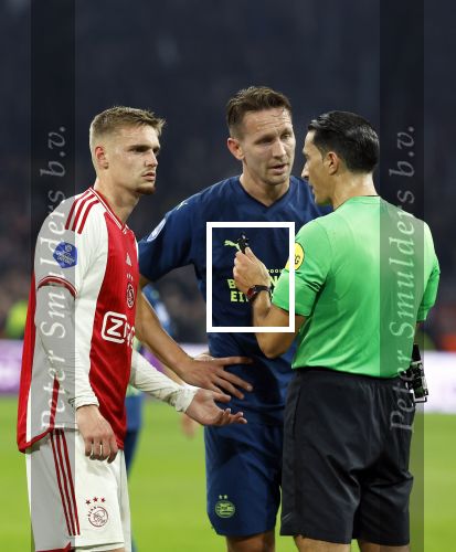 Amsterdam, 3 Februari 2024 AJAX-PSV, eindstand 1-1
Kompetitie Seizoen 2023-2024
Luuk de Jong met Serdar Gozubuy en Kenneth Taylor