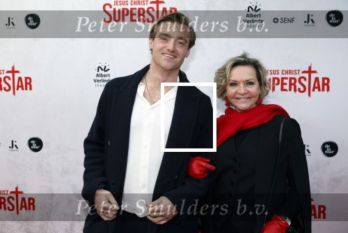 Amsterdam 21 januari 2024
Premiere Jesus Christ Superstar in het DeLaMar theater. Mariska v Kolck met zoon
