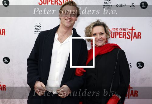 Amsterdam 21 januari 2024
Premiere Jesus Christ Superstar in het DeLaMar theater. Mariska v Kolck met zoon