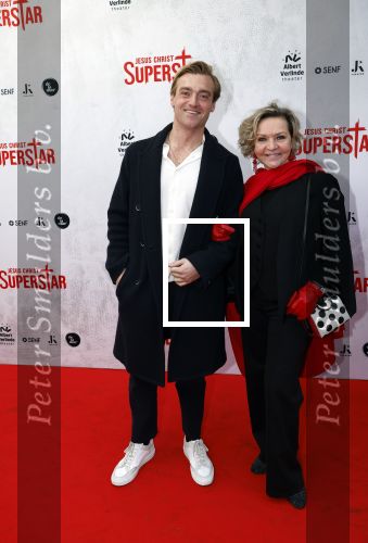 Amsterdam 21 januari 2024
Premiere Jesus Christ Superstar in het DeLaMar theater. Mariska v Kolck met zoon