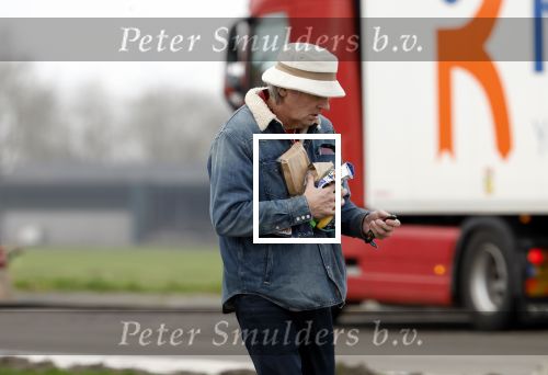 Nederland 5 februari 2024
Matthijs v Nieuwkerk en zijn vriendin Martha Riemsma bij benzinepomp .