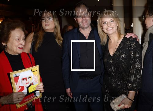 Amsterdam 20 december 2023
Premiere kerstcircus in Carre. Pernille la Lau met moeder dochter en ...
