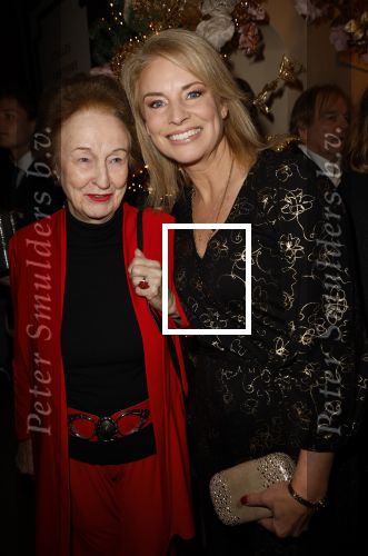 Amsterdam 20 december 2023
Premiere kerstcircus in Carre. Pernille la Lau met moeder dochter en ...