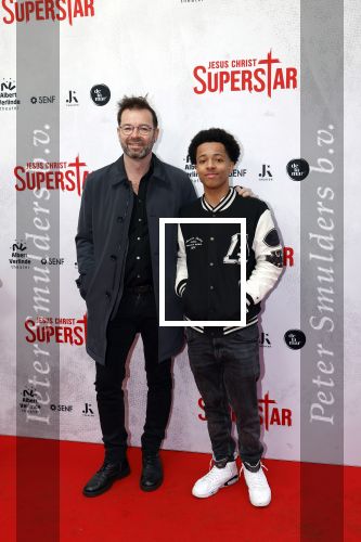 Amsterdam 21 januari 2024
Premiere Jesus Christ Superstar in het DeLaMar theater. Peter v d Vorst met zoon