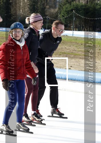 Amsterdam 27 februari 2024
Presentatie van de Hollandse 100 op de Jaap Eden Baan.
oa aanwezig Prins Bernhard Prinses Annette Simon Keizer Marianne Timmer Benjamin Aslan en Nino Wilkes.