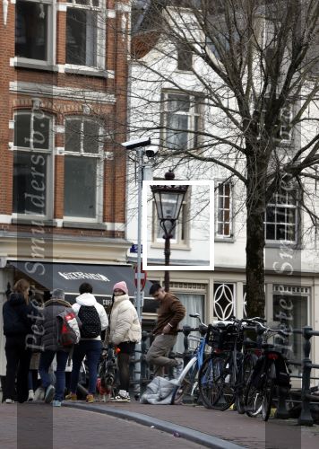 Amsterdam 7 februari 2024
Prinses Amalia woont weer in Amsterdam . Haar huis en de grachten zijn gigantisch goed beveiligd met heel veel beveiligingscamera\'s . OOk publiek / nieuwsgierigen blijven voor haar huis staan kijken .