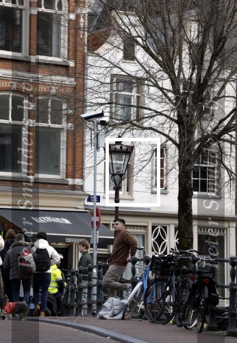 Amsterdam 7 februari 2024
Prinses Amalia woont weer in Amsterdam . Haar huis en de grachten zijn gigantisch goed beveiligd met heel veel beveiligingscamera\'s . OOk publiek / nieuwsgierigen blijven voor haar huis staan kijken .