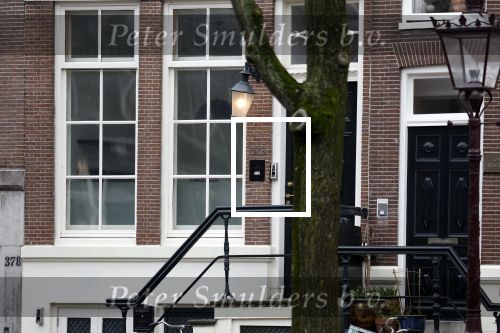 Amsterdam 7 februari 2024
Prinses Amalia woont weer in Amsterdam . Haar huis en de grachten zijn gigantisch goed beveiligd met heel veel beveiligingscamera\'s . OOk publiek / nieuwsgierigen blijven voor haar huis staan kijken .