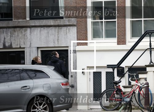 Amsterdam 7 februari 2024
Prinses Amalia woont weer in Amsterdam . Haar huis en de grachten zijn gigantisch goed beveiligd met heel veel beveiligingscamera\'s . OOk publiek / nieuwsgierigen blijven voor haar huis staan kijken .