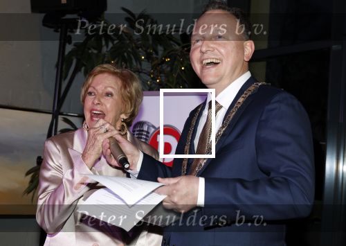 Breukelen 12 februari 2024
Ria Valk viert haar 65 jarig artiesten jubileum en krijgt een koninklijk onderscheiding van de burgemeester van de Ronde Venen.