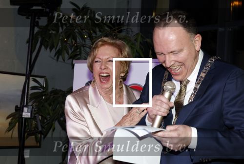 Breukelen 12 februari 2024
Ria Valk viert haar 65 jarig artiesten jubileum en krijgt een koninklijk onderscheiding van de burgemeester van de Ronde Venen.