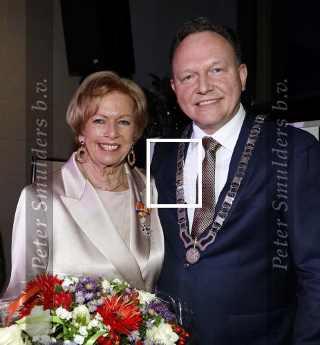 Breukelen 12 februari 2024
Ria Valk viert haar 65 jarig artiesten jubileum en krijgt een koninklijk onderscheiding van de burgemeester van de Ronde Venen.