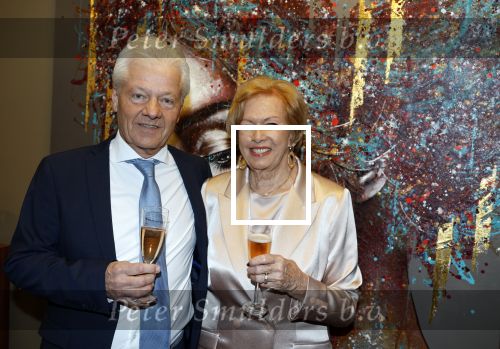 Breukelen 12 februari 2024
Ria Valk viert haar 65 jarig artiesten jubileum en krijgt een koninklijk onderscheiding van de burgemeester van de Ronde Venen. Ria Valk met partner