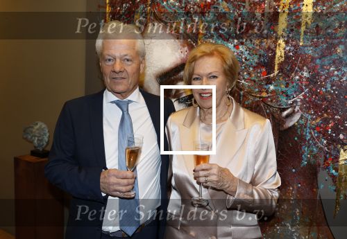 Breukelen 12 februari 2024
Ria Valk viert haar 65 jarig artiesten jubileum en krijgt een koninklijk onderscheiding van de burgemeester van de Ronde Venen. Ria Valk met partner