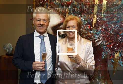 Breukelen 12 februari 2024
Ria Valk viert haar 65 jarig artiesten jubileum en krijgt een koninklijk onderscheiding van de burgemeester van de Ronde Venen. Ria Valk met partner