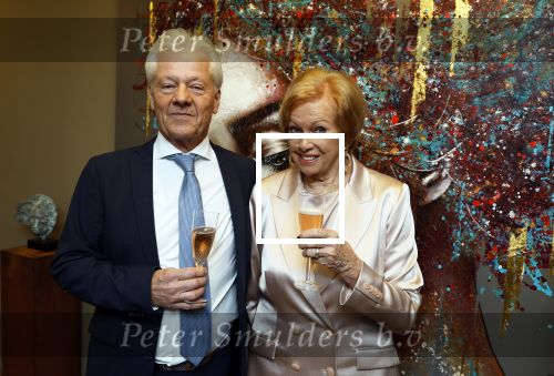 Breukelen 12 februari 2024
Ria Valk viert haar 65 jarig artiesten jubileum en krijgt een koninklijk onderscheiding van de burgemeester van de Ronde Venen. Ria Valk met partner