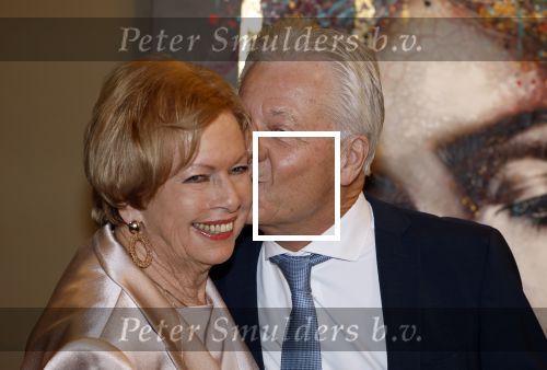 Breukelen 12 februari 2024
Ria Valk viert haar 65 jarig artiesten jubileum en krijgt een koninklijk onderscheiding van de burgemeester van de Ronde Venen. Ria Valk met partner