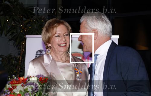 Breukelen 12 februari 2024
Ria Valk viert haar 65 jarig artiesten jubileum en krijgt een koninklijk onderscheiding van de burgemeester van de Ronde Venen. Ria Valk met partner