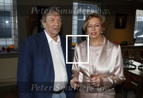 Breukelen 12 februari 2024
Ria Valk viert haar 65 jarig artiesten jubileum en krijgt een koninklijk onderscheiding van de burgemeester van de Ronde Venen. Ria Valk met haar ex partner