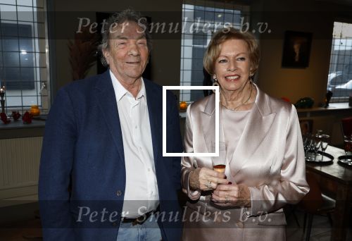 Breukelen 12 februari 2024
Ria Valk viert haar 65 jarig artiesten jubileum en krijgt een koninklijk onderscheiding van de burgemeester van de Ronde Venen. Ria Valk met haar ex partner