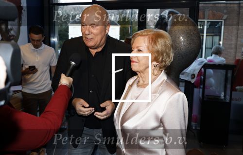 Breukelen 12 februari 2024
Ria Valk viert haar 65 jarig artiesten jubileum en krijgt een koninklijk onderscheiding van de burgemeester van de Ronde Venen.