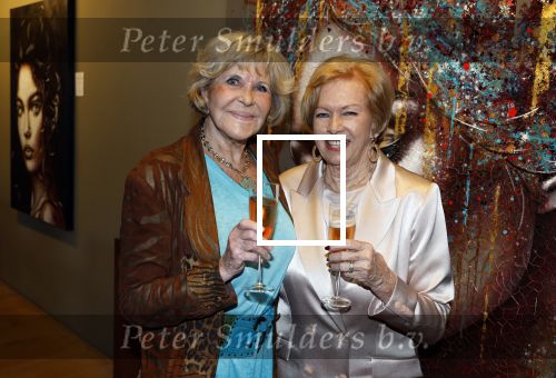 Breukelen 12 februari 2024
Ria Valk viert haar 65 jarig artiesten jubileum en krijgt een koninklijk onderscheiding van de burgemeester van de Ronde Venen. Ria Valk en Astrid Engels